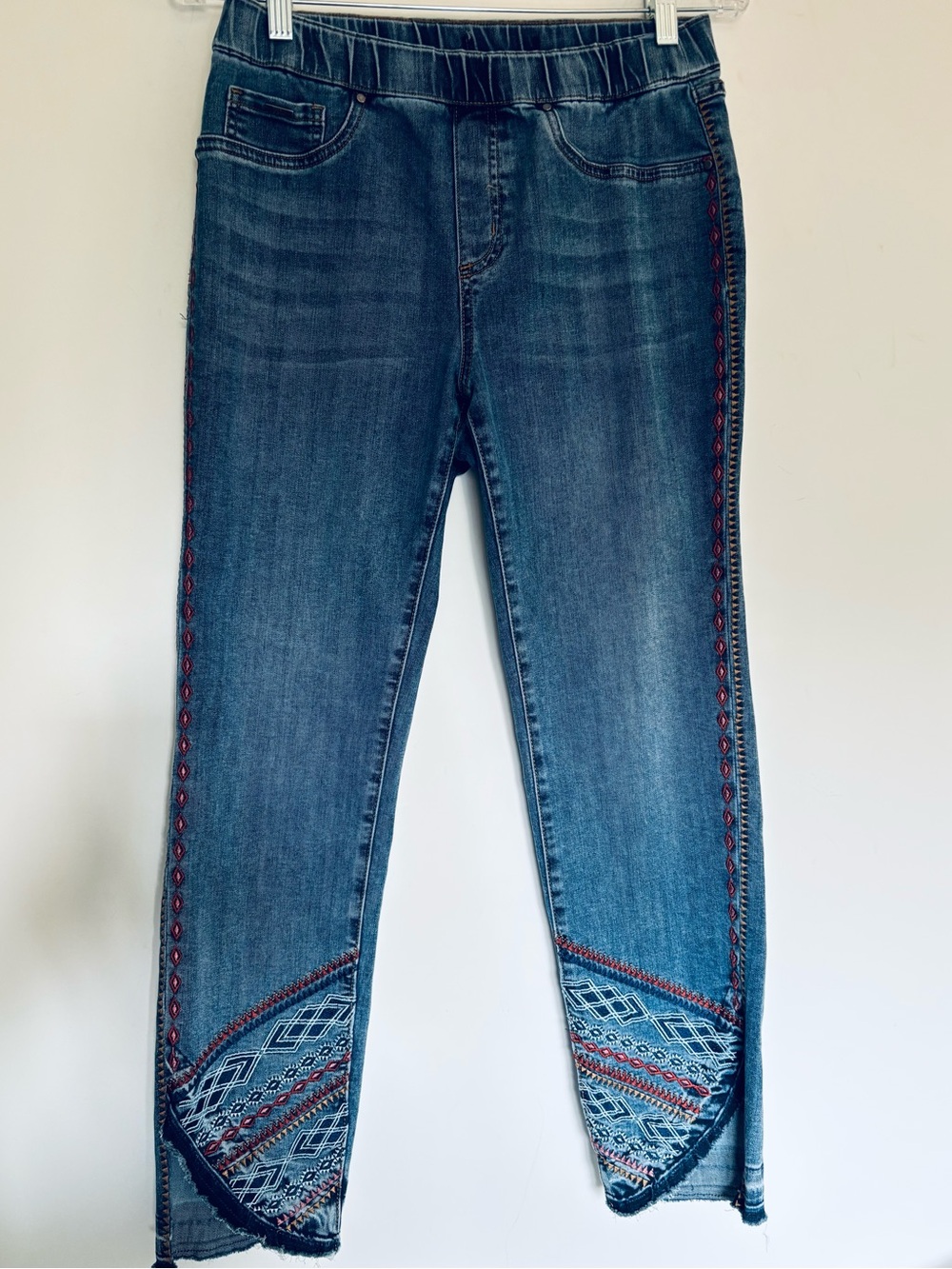 FDJ Embroidered Pull-on Jeans - EUC